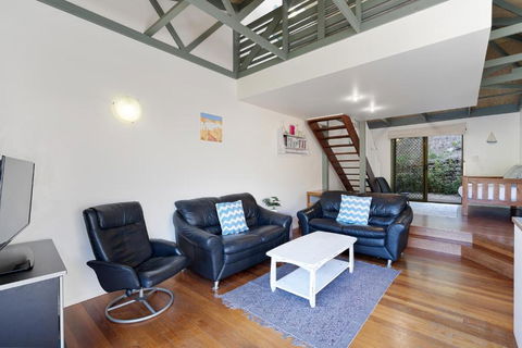 MAIN STAY - 100m To Patrolled Beach, Pool, Wifi, Close To Cafes - Newcastle Accommodation 2