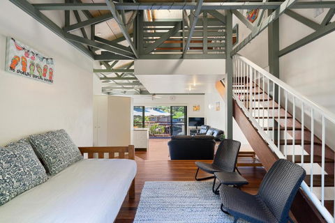 MAIN STAY - 100m To Patrolled Beach, Pool, Wifi, Close To Cafes - Newcastle Accommodation 1
