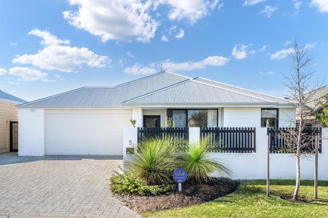 MAINBREAK - DUNSBOROUGH - Newcastle Accommodation 0