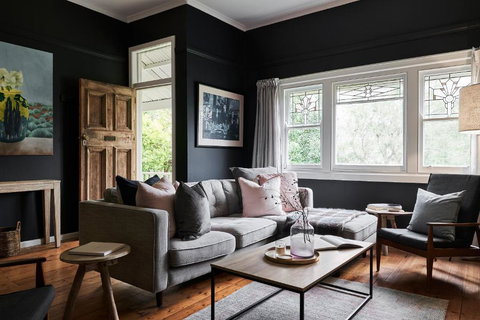 Makers Cottages - Newcastle Accommodation 0