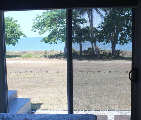 Manta Ray On The Beach - New Castle Tourism 1