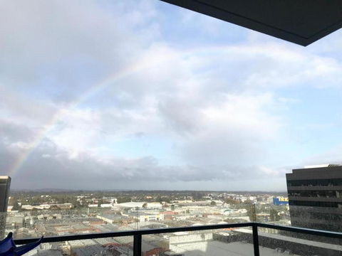M-city Shopping Center Apartment - Executive Twin King Ensuites - Fully Equipped - Free Parking, Fast Wifi, Smart TV, Netflix, Complementary Drinks & Amenities - Clayton 3168 - Newcastle Accommodation 2