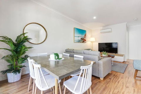 MARJ12- Stylish And Spacious - Newcastle Accommodation 3