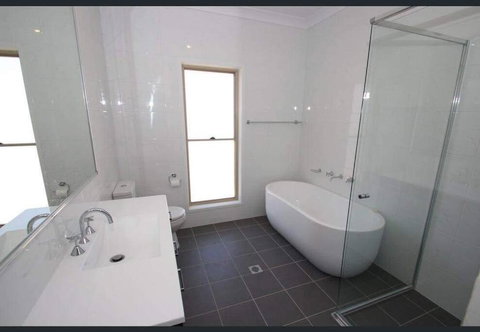 Marulan Rural Getaway - Work Yard - Newcastle Accommodation 2