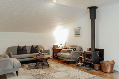 MARYBANK ESTATE - BARN LOFT - Newcastle Accommodation 0