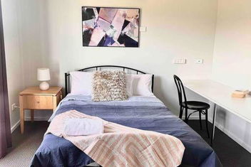 Maya Newcasle 6 Bedrooms Home with Newcastle Accommodation