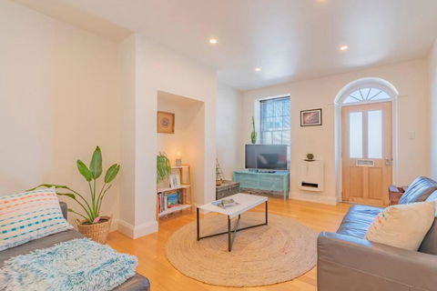 MELVINGTON BOUTIQUE APARTMENT IN HOBART CBD O - Newcastle Accommodation 0