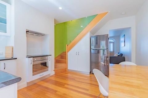 MELVINGTON BOUTIQUE APARTMENT IN HOBART CBD O - Newcastle Accommodation 2