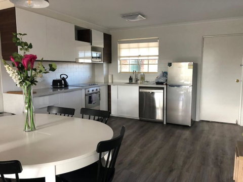 Modern 2BR Apartment With Parking - Newcastle Accommodation 2