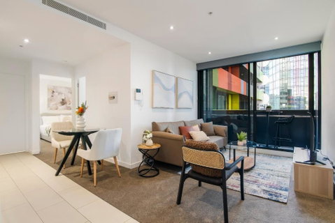 Modern 2BR Apt W City Views, Balcony & Wi-Fi - Newcastle Accommodation 2