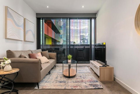 Modern 2BR Apt W City Views, Balcony & Wi-Fi - Newcastle Accommodation 0