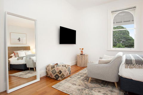 Modern And Cosy Inner West Apartment - Newcastle Accommodation 0