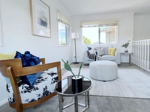 Modern And Elegant House With Swimming Pool - Newcastle Accommodation 2