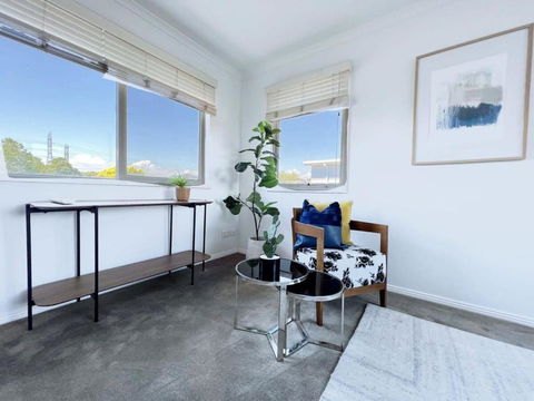 Modern And Elegant House With Swimming Pool - Newcastle Accommodation 1