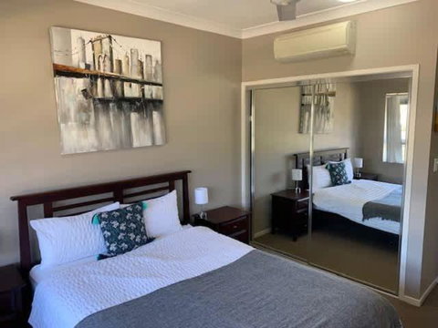 Modern Beach Apartment - Newcastle Accommodation 2