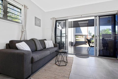 Modern Luxury Studio Apartment - Newcastle Accommodation 2