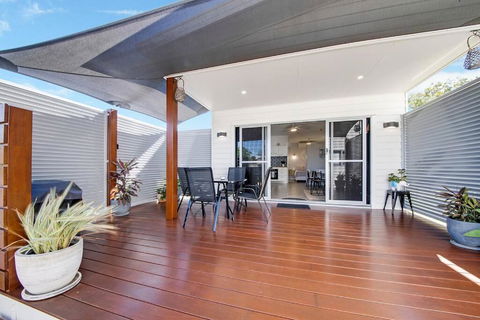 Modern Luxury Studio Apartment - Newcastle Accommodation 3