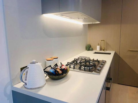 Moody Moon Apartment @ Sky Garden - Glen Waverley - New Castle Tourism 3
