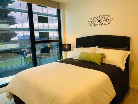 Moody Moon Apartment @ Sky Garden - Glen Waverley - New Castle Tourism 1