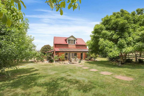 Mount Bolton Retreat - Newcastle Accommodation 0