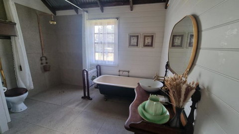 Myrtlebank Cottage Farmstay - Newcastle Accommodation 2