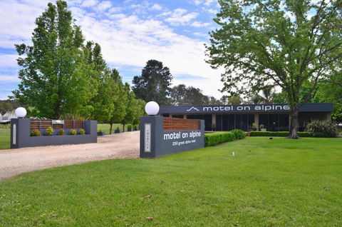 Myrtleford Motel On Alpine - Newcastle Accommodation 1