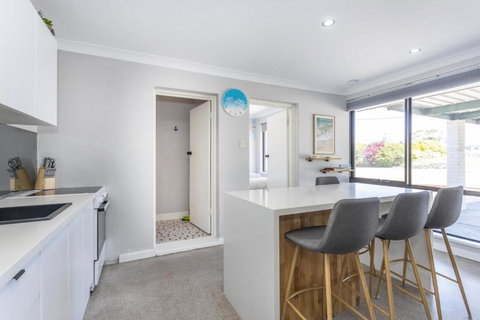 Nautical Nook - EXECUTIVE ESCAPES - Newcastle Accommodation 0