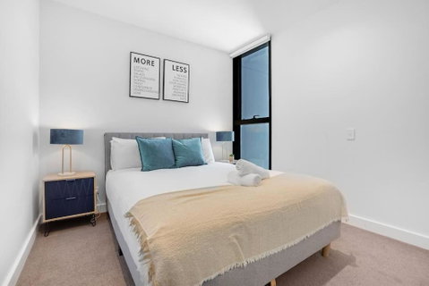 NEW Waterfront Living With Sublime Views 2B1B - Newcastle Accommodation 3