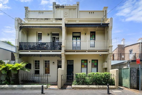 Newtown Nest - Chic Terrace Living Off King Street - Newcastle Accommodation 3
