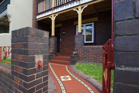 Newtown Vibes With Pool & Parking - Newcastle Accommodation 3