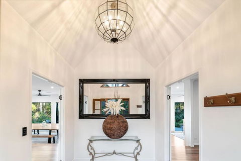 Ninderry Manor-Spectacular Hinterland Retreat - Newcastle Accommodation 3