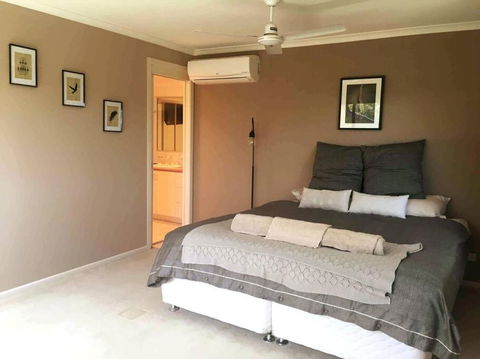 Noosa Hinterland Acreage Close To The Beach - Newcastle Accommodation 1