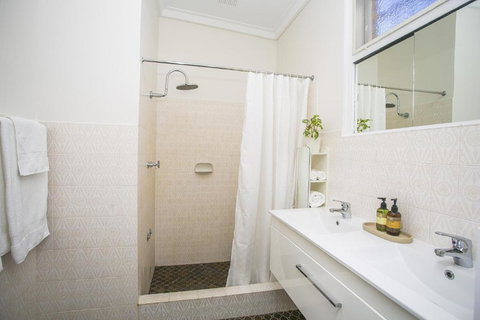 NOR214 - Northstead Coastal Charm - Newcastle Accommodation 3