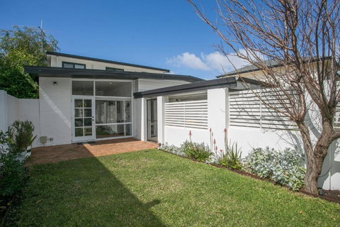 NOR214 - Northstead Coastal Charm - Newcastle Accommodation 2