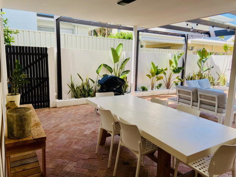 NOR214 - Northstead Coastal Charm - Newcastle Accommodation 1