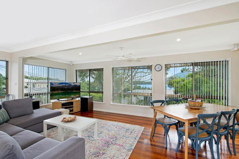 Number One - Tranquility, Views, Walk To Beach - New Castle Tourism 2