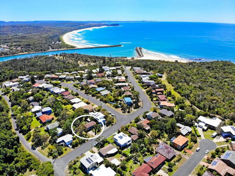 Number One - Tranquility, Views, Walk To Beach - New Castle Tourism 1