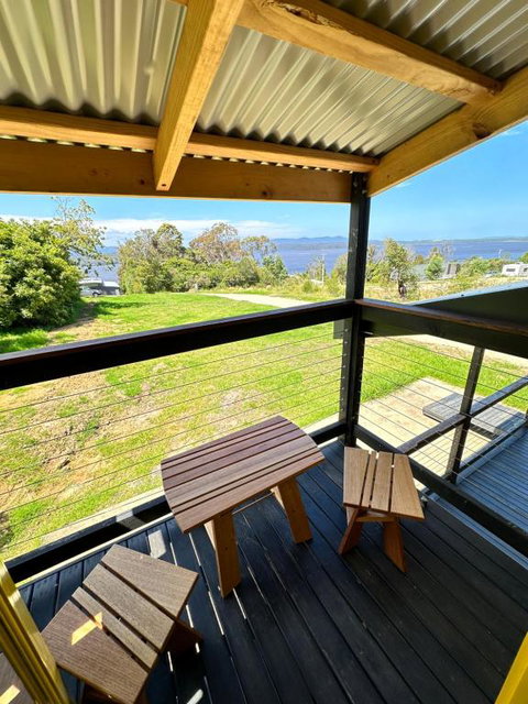 Ocean Breeze Tiny House - Ocean And Lake View - Newcastle Accommodation 2