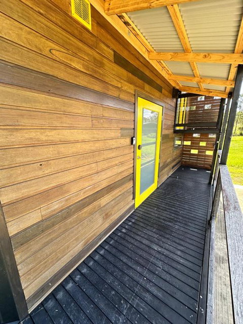 Ocean Breeze Tiny House - Ocean And Lake View - Newcastle Accommodation 3