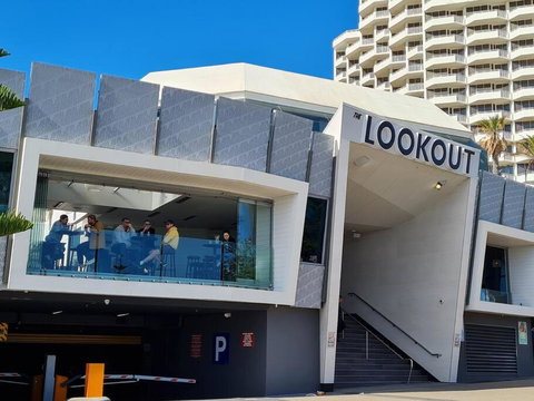 Oceanic Escape 50m To Beach - Newcastle Accommodation 3
