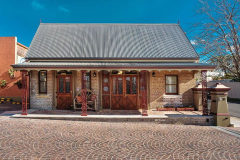 Old Bank Boutique Hotel - New Castle Tourism 0
