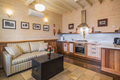 Old Bank Boutique Hotel - New Castle Tourism 2