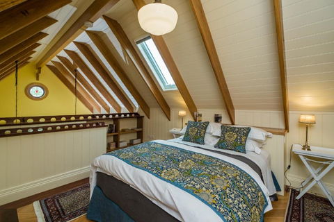 Old Bank Boutique Hotel - New Castle Tourism 1