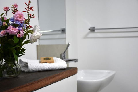 On Bell Glamping - Newcastle Accommodation 1