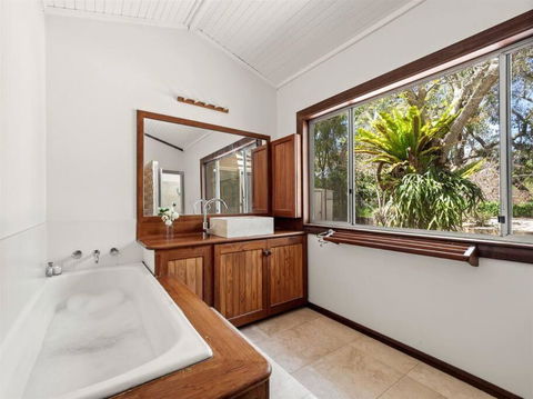 Orchard Homestead Countryside Retreat - Newcastle Accommodation 3