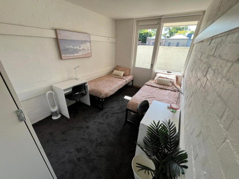 Ozi Village Cardigan - Newcastle Accommodation 1