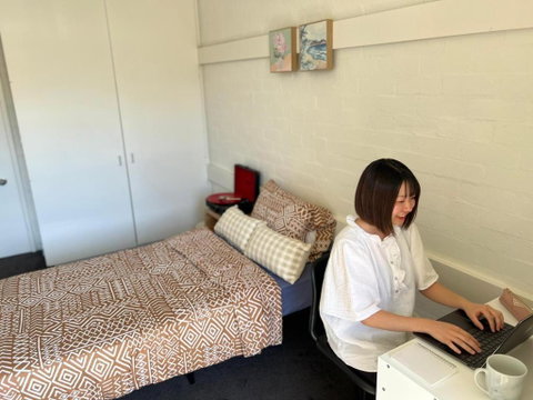 Ozi Village Cardigan - Newcastle Accommodation 2