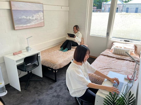 Ozi Village Cardigan - Newcastle Accommodation 0