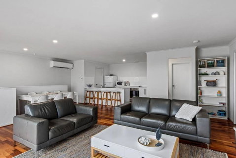 One Merino Panoramic Beach House Modern Sleeps 10 - Newcastle Accommodation 2