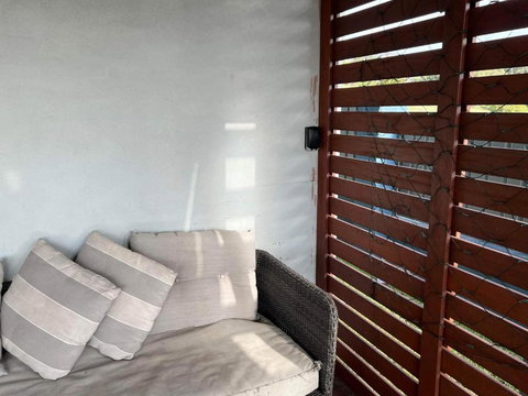 One Bedroom CBD Unit, Walk To Beaches & Cafes - Newcastle Accommodation 3